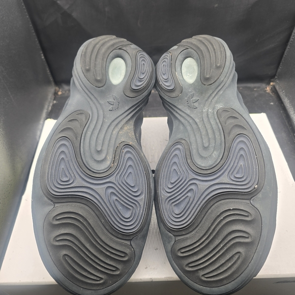 adidas Black and‎ White Futuristic Sneakers - Picture 7 of 7